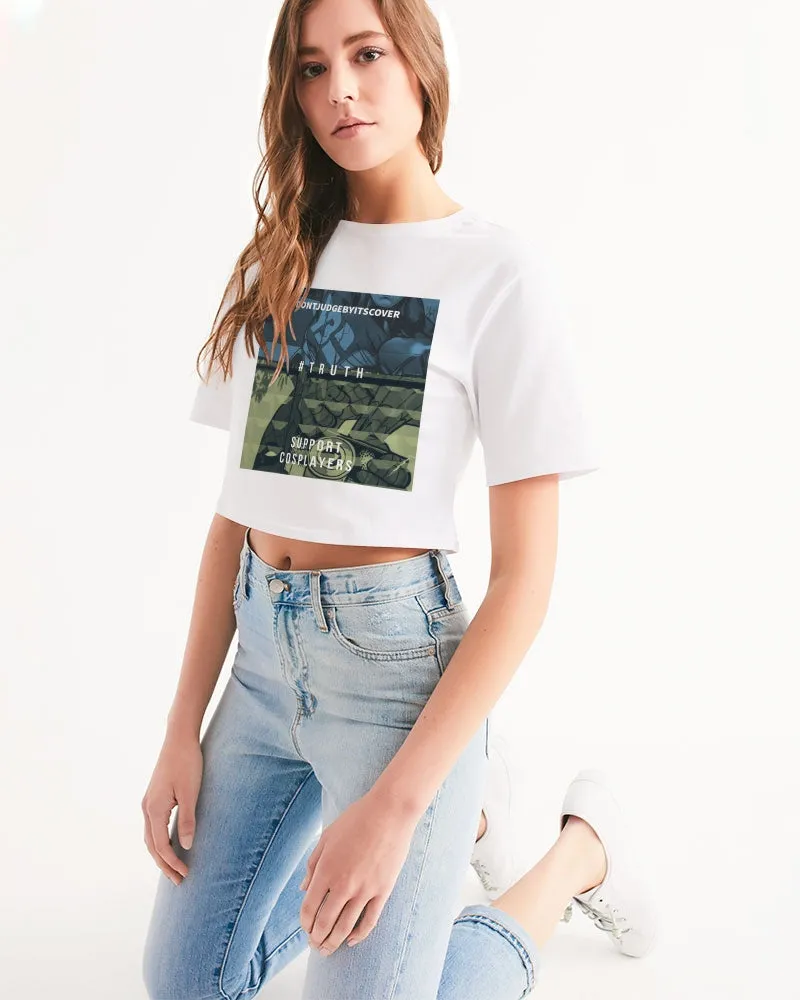 Dont judge by its cover Women's Cropped Tee