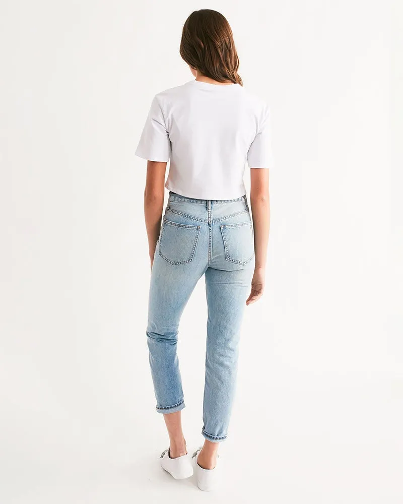 Dont judge by its cover Women's Cropped Tee
