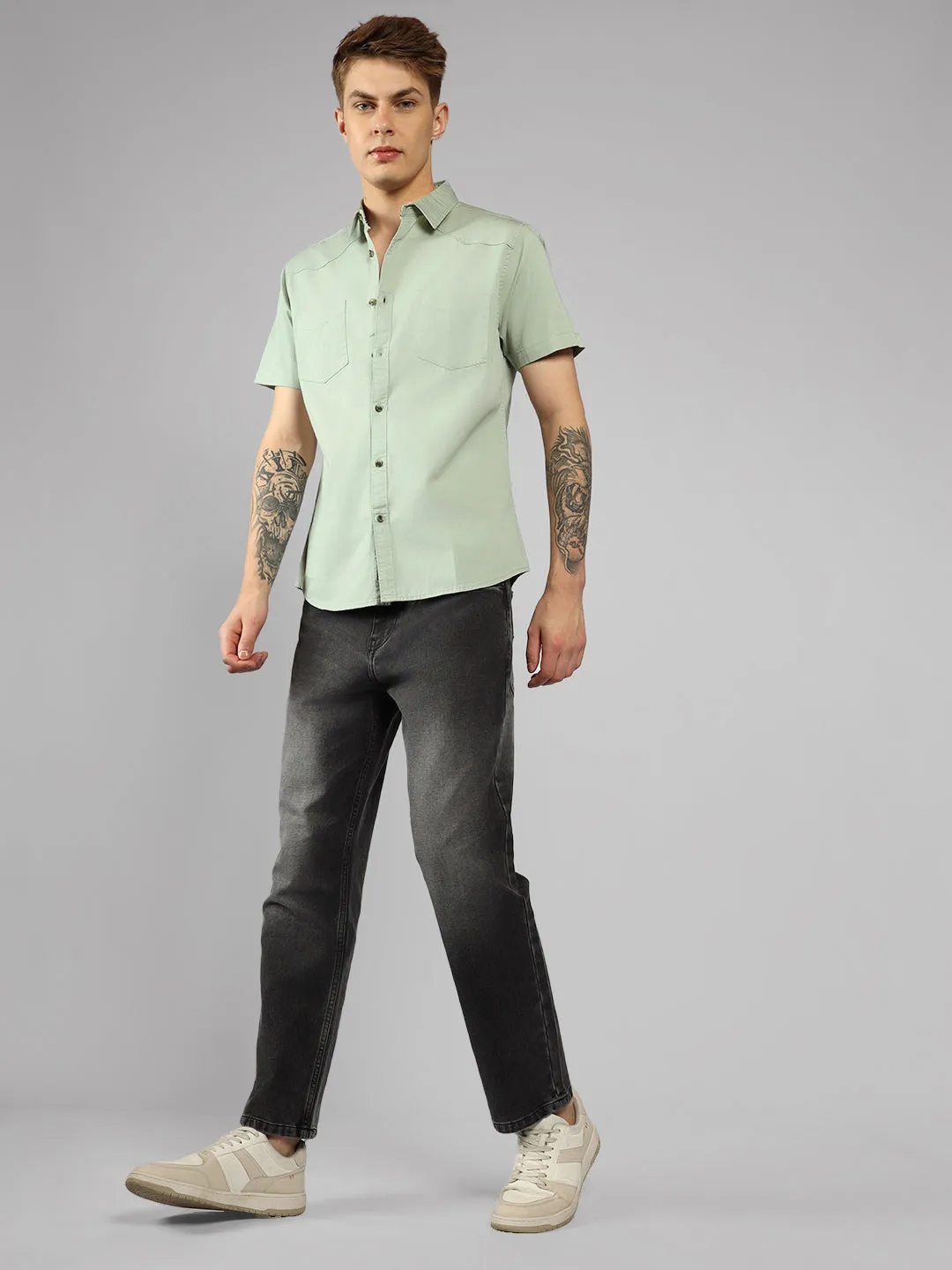 Men's Grey Solid Spread Collar Short Sleeves Relaxed Fit Casual Shirt