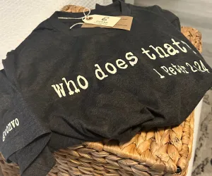Who Does That? Short Sleeve Tee Shirt, Crew Neck, Dark Gray Heather